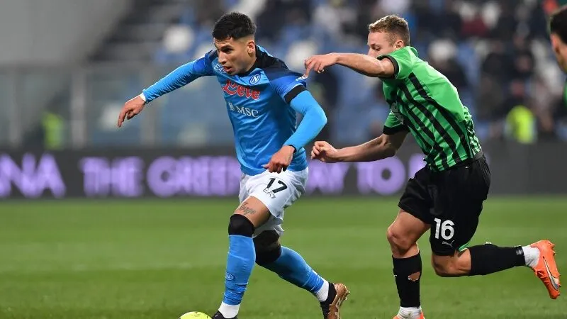 Napoli có sức mạnh hoàn toàn vượt trội so với đội chủ nhà 